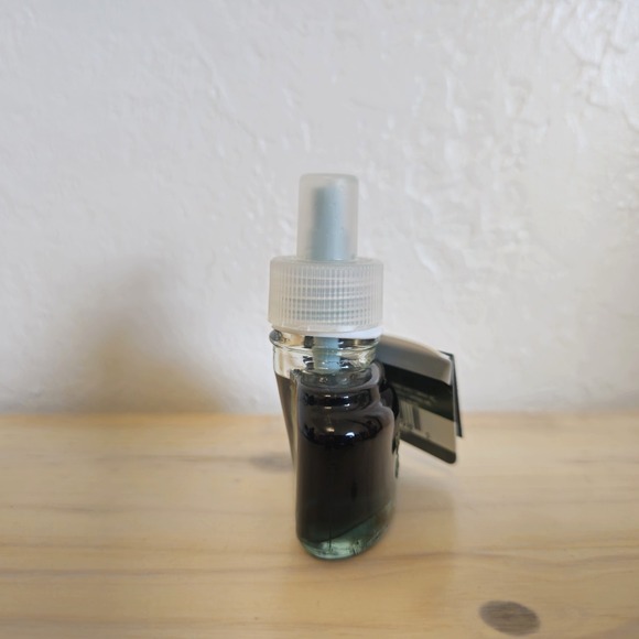 Yankee Candle New Scent Plug Refill Silver Sage & Pine .625 oz - Picture 4 of 8